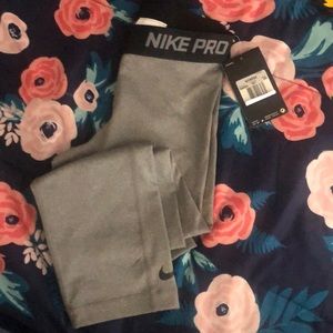 NWT Nike Pro Cropped Leggings